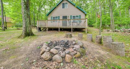 2 Blocks to Higgins Lake: Family-friendly Home