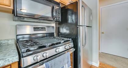 2 Blocks to Higgins Lake: Pet-friendly Family Home