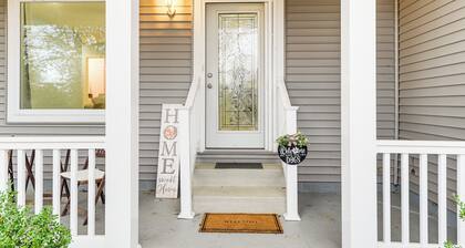 1 Mi to Dtwn Newburgh: Quiet Home w/ Yard!