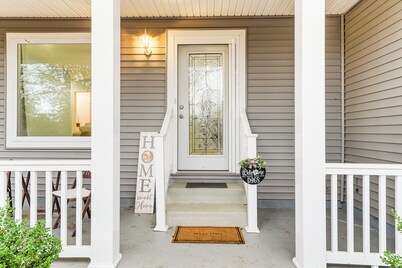 1 Mi to Dtwn Newburgh: Quiet Home w/ Yard!