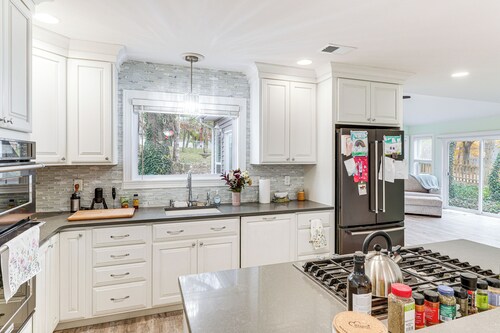 1 Mi to Dtwn Newburgh: Quiet Home w/ Yard!