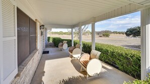 Interior - 3-acre Retreat: 6 Mi to Stillhouse Hollow Lake (Killeen)