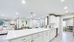 Interior - 3-acre Retreat: 6 Mi to Stillhouse Hollow Lake (Killeen)