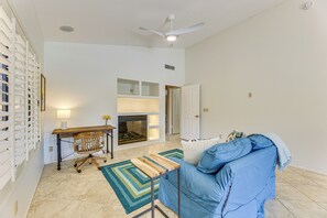 House (2 Bedrooms) | Interior - Half-mi to Dtwn: Lakefront Gilbert Home! (Gilbert)