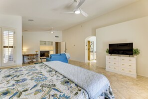 House (2 Bedrooms) | Interior - Half-mi to Dtwn: Lakefront Gilbert Home! (Gilbert)