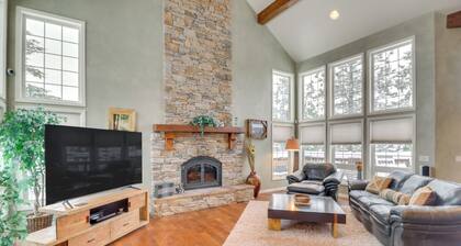 Mountain Views & Deck: Spacious Eureka Getaway!