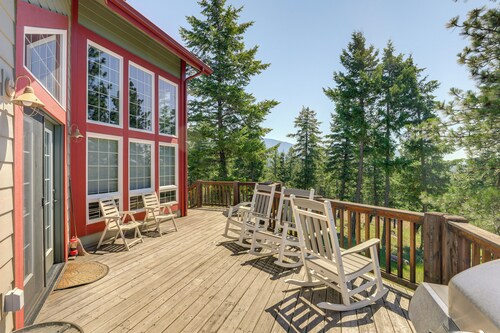 Mountain Views & Deck: Spacious Eureka Getaway!