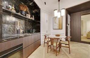 Dining - The Lander - Serviced 1BR/1BA - Rennes I (Paris)