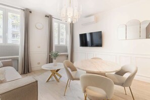 Dining - A Wonderful 1-BR with Services in Batignolles (Paris)