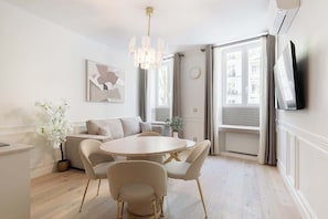 Dining - A Wonderful 1-BR with Services in Batignolles (Paris)