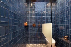 Douche, sèche-cheveux