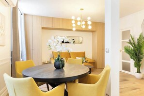 Dining - A Splendid 1-BR with Services in Batignolles (Paris)