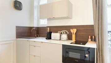 Refrigerador, microondas, parrilla de estufa y lavavajillas