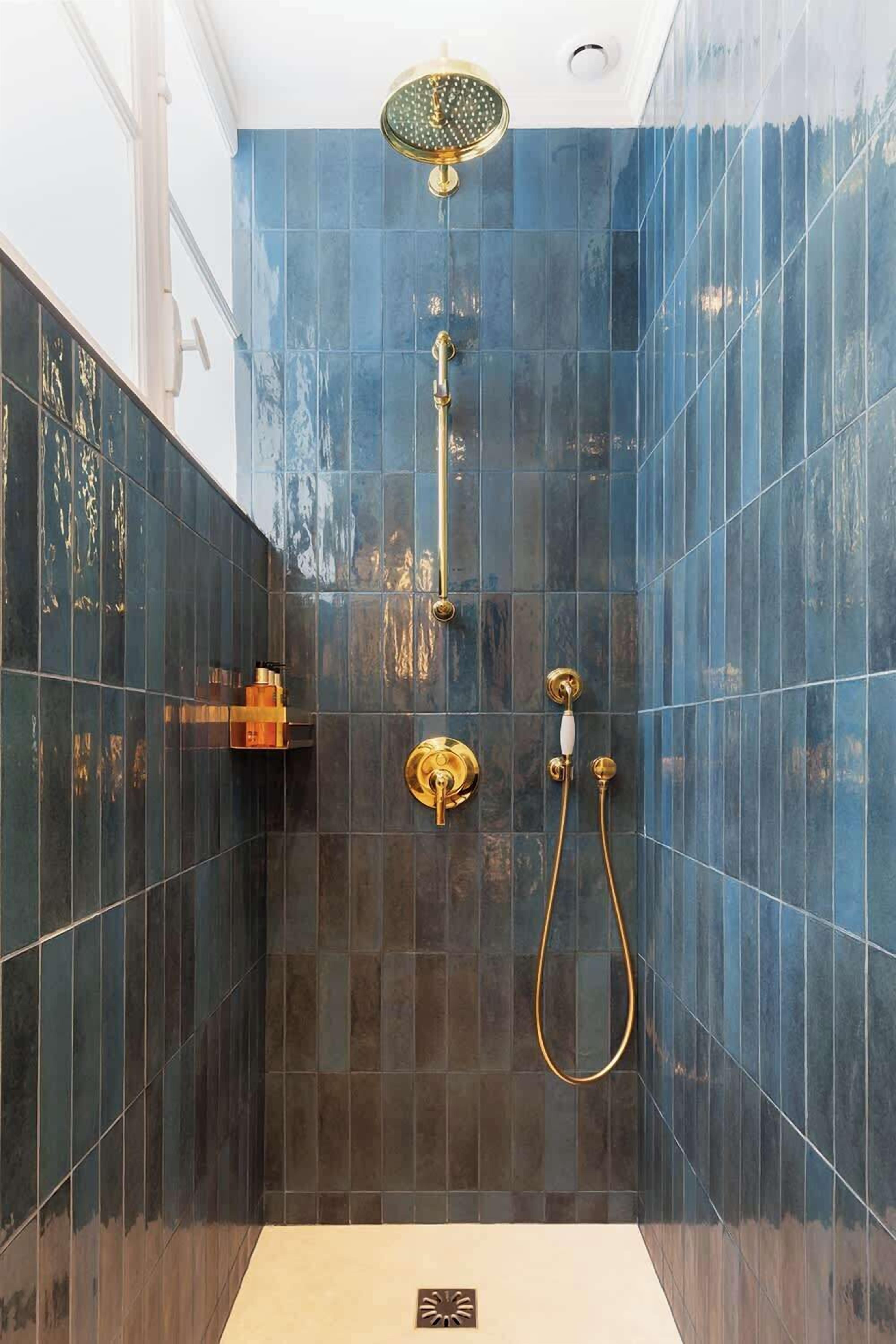 Douche, sèche-cheveux
