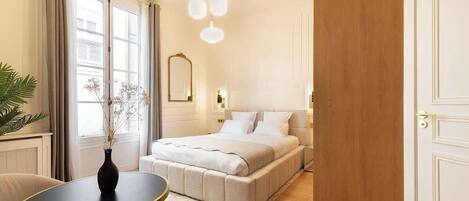 Lit parapluie, Wi-Fi, draps fournis