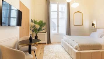 Travel cot, WiFi, bed sheets