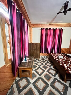 Deluxe Twin Room, 1 Queen Bed, Hill View