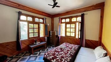 Deluxe-Zweibettzimmer, 1 Queen-Bett, Hügelblick | Allergikerbettwaren, Daunenbettdecken, Bettwäsche