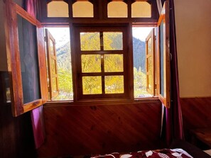 Hypo-allergenic bedding, down comforters, bed sheets - Ohana Cafe & Hostel (Bhuntar)