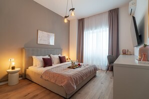 5 bedrooms, Internet - Loggia Luxe 5BR Living in Universitatii Area (Bucharest)