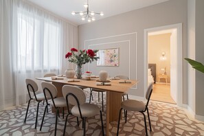 Apartment - Loggia Luxe 5BR Living in Universitatii Area (Bucharest)