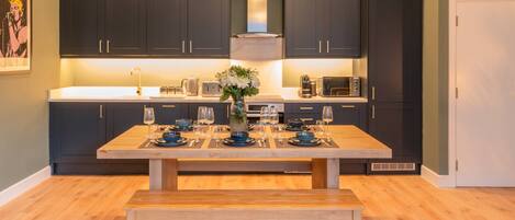 Apartment | 2 bedrooms, desk