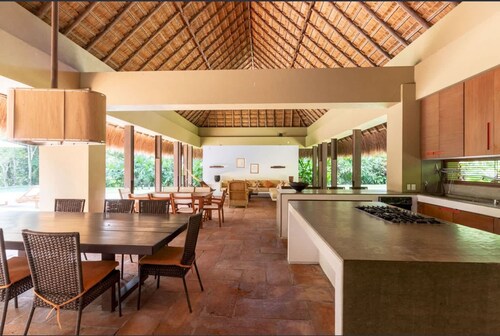 Atonishing 5BR Villa at Mesa de Yeguas