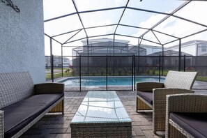 House | 5 bedrooms, Internet