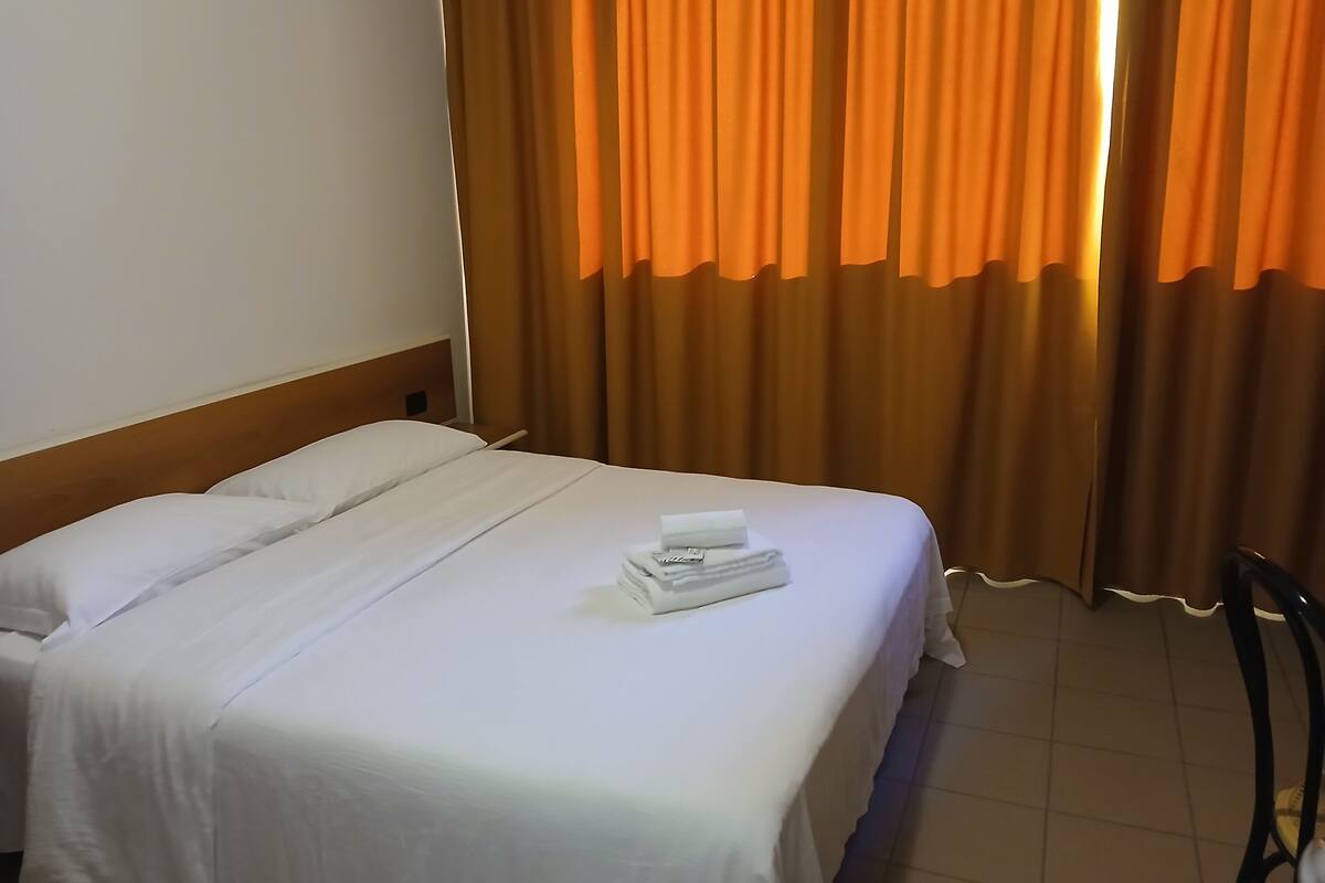 Basic Room, 1 Bedroom, Non Smoking | Desk, free WiFi