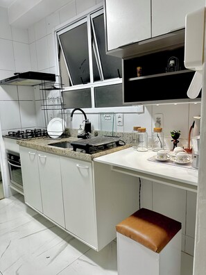 Fridge, microwave, oven, stovetop - Enjoyable apartment with WiFi in Luz São Paulo (Luz São Paulo)