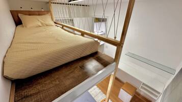 1 bedroom, desk, free WiFi, bed sheets