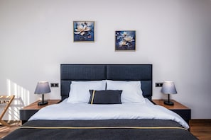 Premium bedding, laptop workspace, free cribs/infant beds, free WiFi - SH HOTEL (Izmir)
