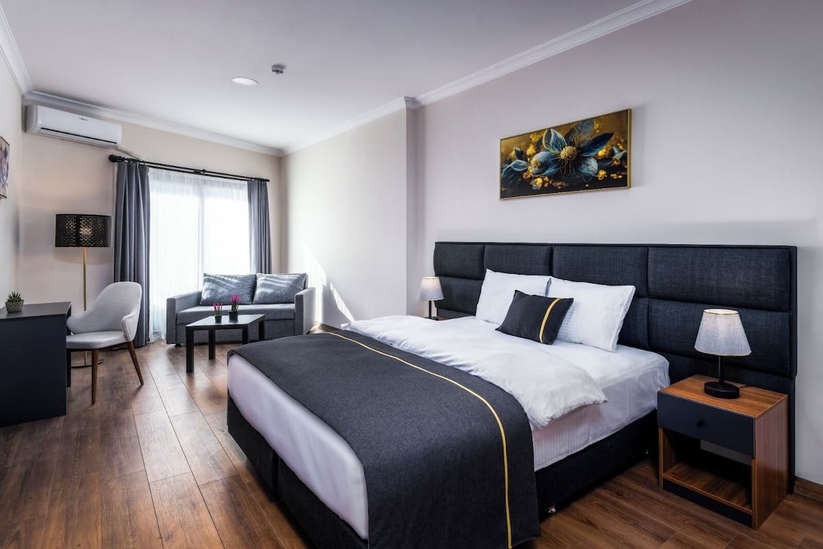 Doppelzimmer zur Einzelnutzung, Balkon, Stadtblick