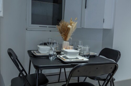 Spacious 5-bedroom house in Medway with WiFi