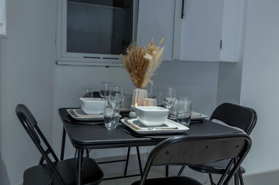 Spacious 5-bedroom house in Medway with WiFi