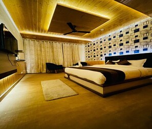 Superior Double Room, Hill View | Free WiFi - Nature Villa Resort (Chail)