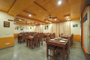 Restaurant - Nature Villa Resort (Chail)
