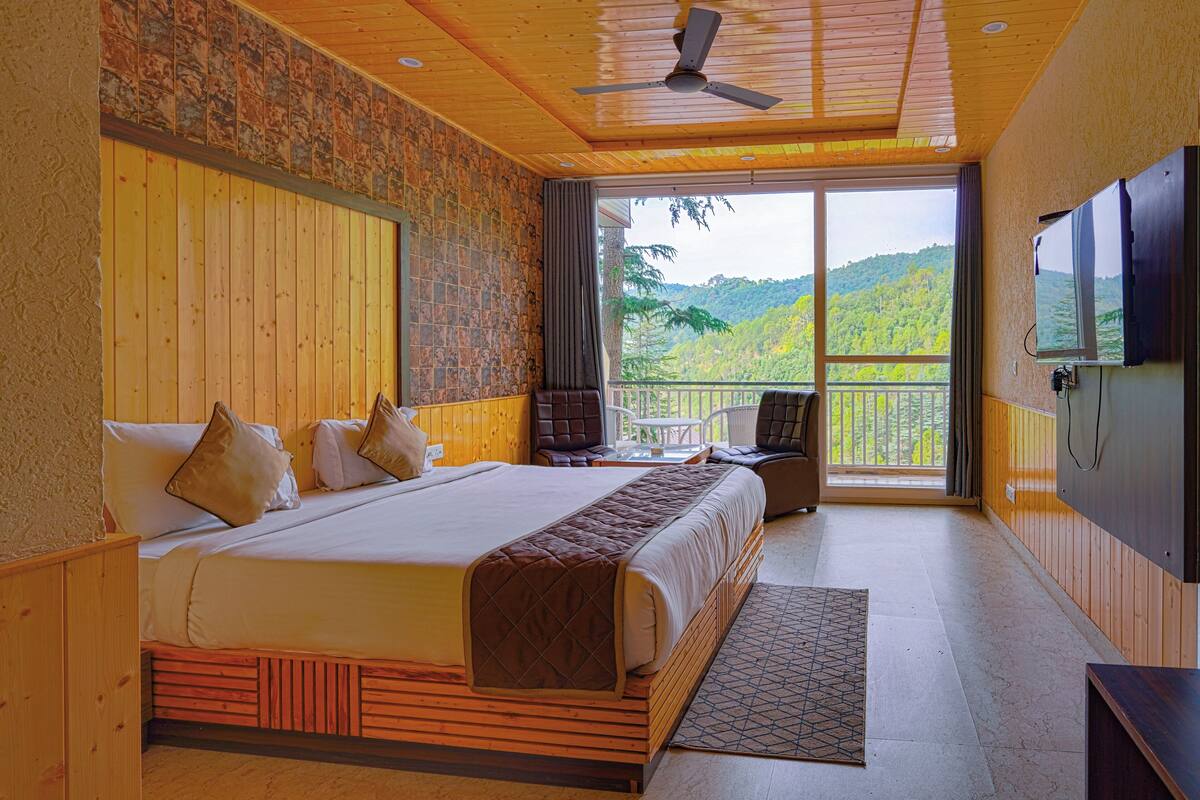 Superior Double Room, Hill View | WiFi (free)