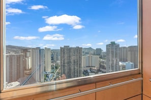 Interior - Watermark - Luxury 2BD/2BA/2PA on 36th floor with an Ocean View! (Honolulu)