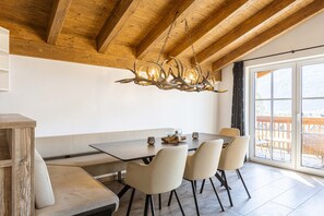 House | Dining - Superior Ferienhaus # 4B mit Sauna (Uttendorf)