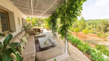 Villa | Balcony
