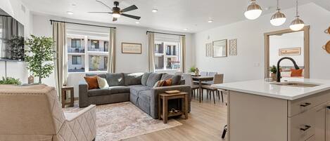 Condo, 2 Bedrooms | Living area