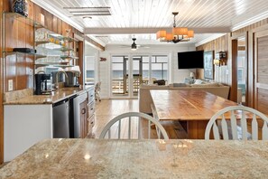 하우스, 침실 여러 개 | 내부