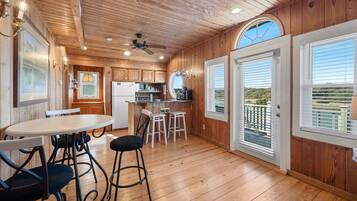 Apartment, 2 Bedrooms | Dining