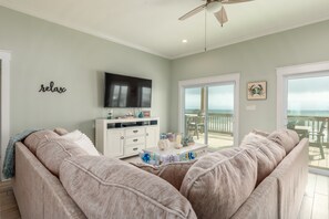 House, 4 Bedrooms | Living area