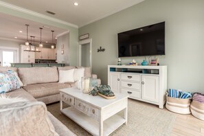 House, 4 Bedrooms | Living area