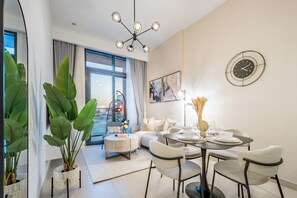 Dining - Contemporary 2BR in Azizi Park Avenue, Nad Al Sheba by Deluxe Holiday Homes (Dubai)