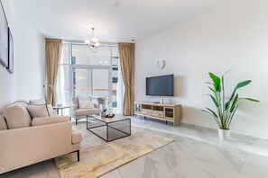 TV - Pleasant 2BR in Millennium Binghatti Residences, Business Bay (Dubai)