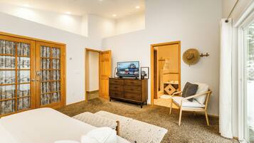 4 bedrooms, desk, iron/ironing board, travel crib