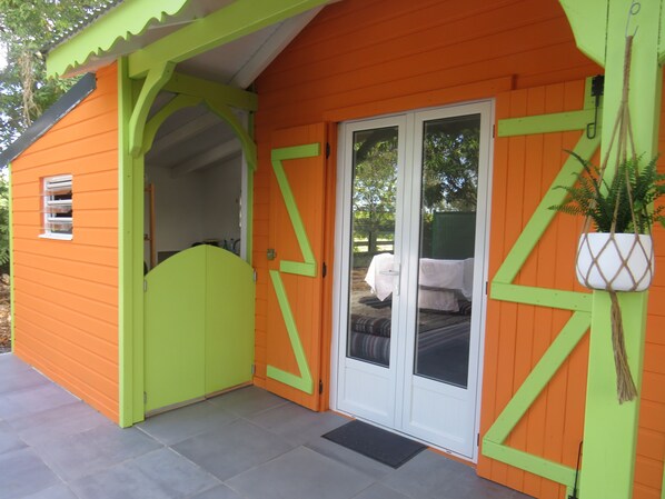 Exterior detail - My Creole Bungalow in a quiet garden with trees and fruit. (Saint-François)